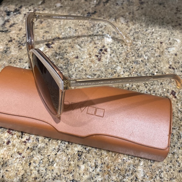 Oliver People’s Sunglasses - Picture 4 of 4